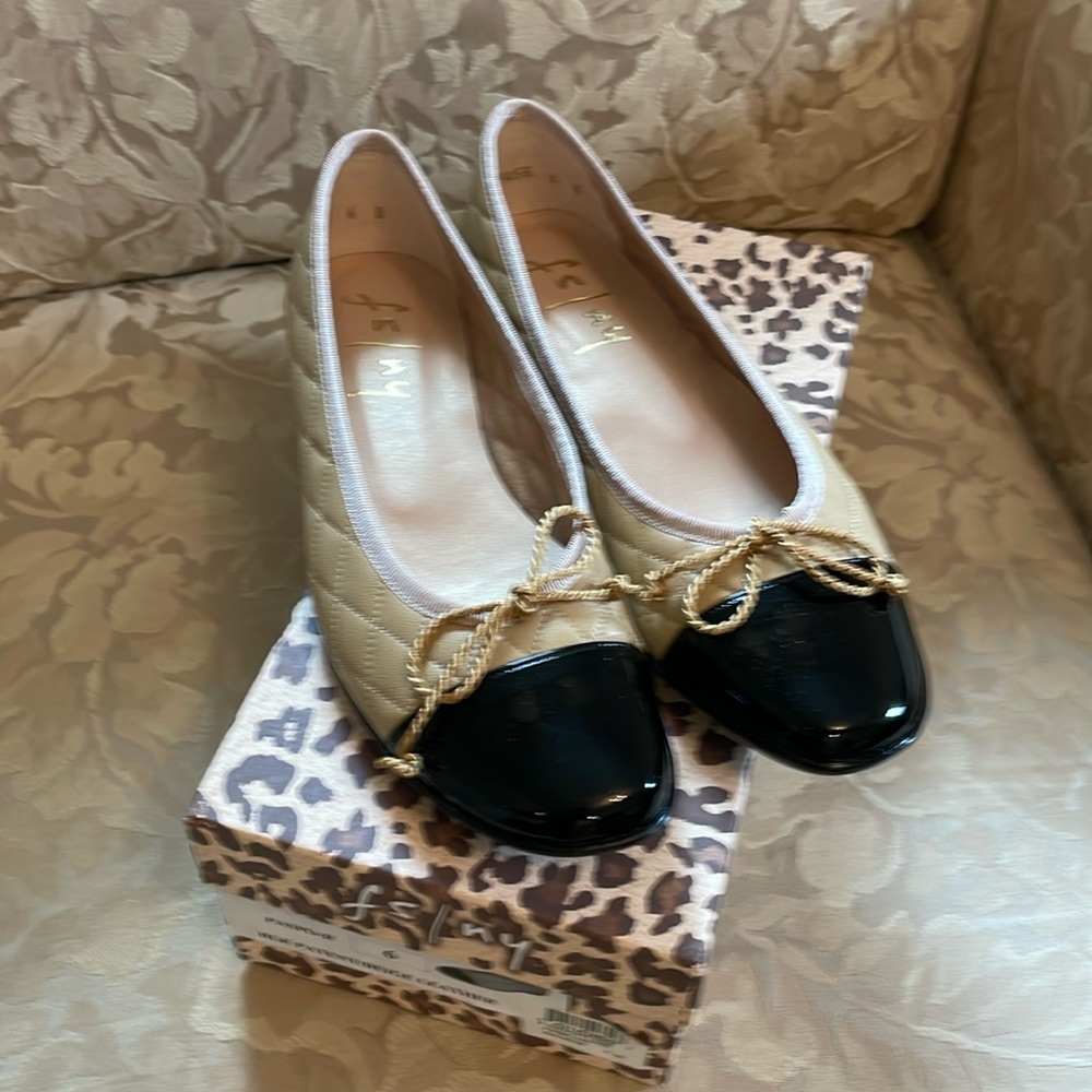French Sole FS/ NY Women’s Passport Ballet Flats. SIZE 6M Classic neutral flat!